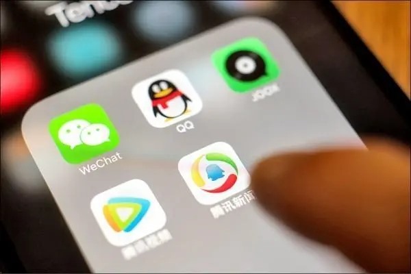 我想和人买个QQ号，他只绑定密保手机，说我给钱后把手机换成我的，但是有什么审核时间，还有实名认证？